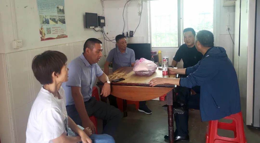 公司开展防暑降温慰问暨安全生产督查活动